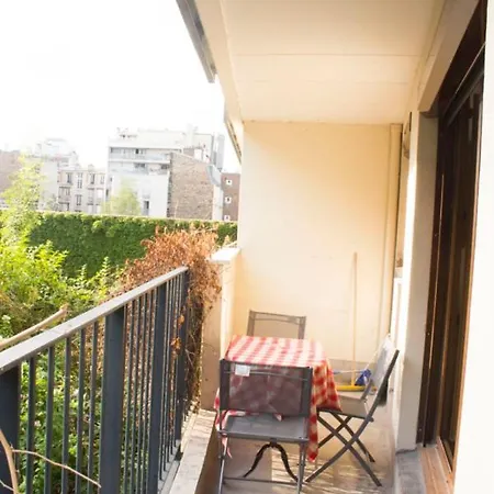 Lägenhet Charming With Balcony Paris